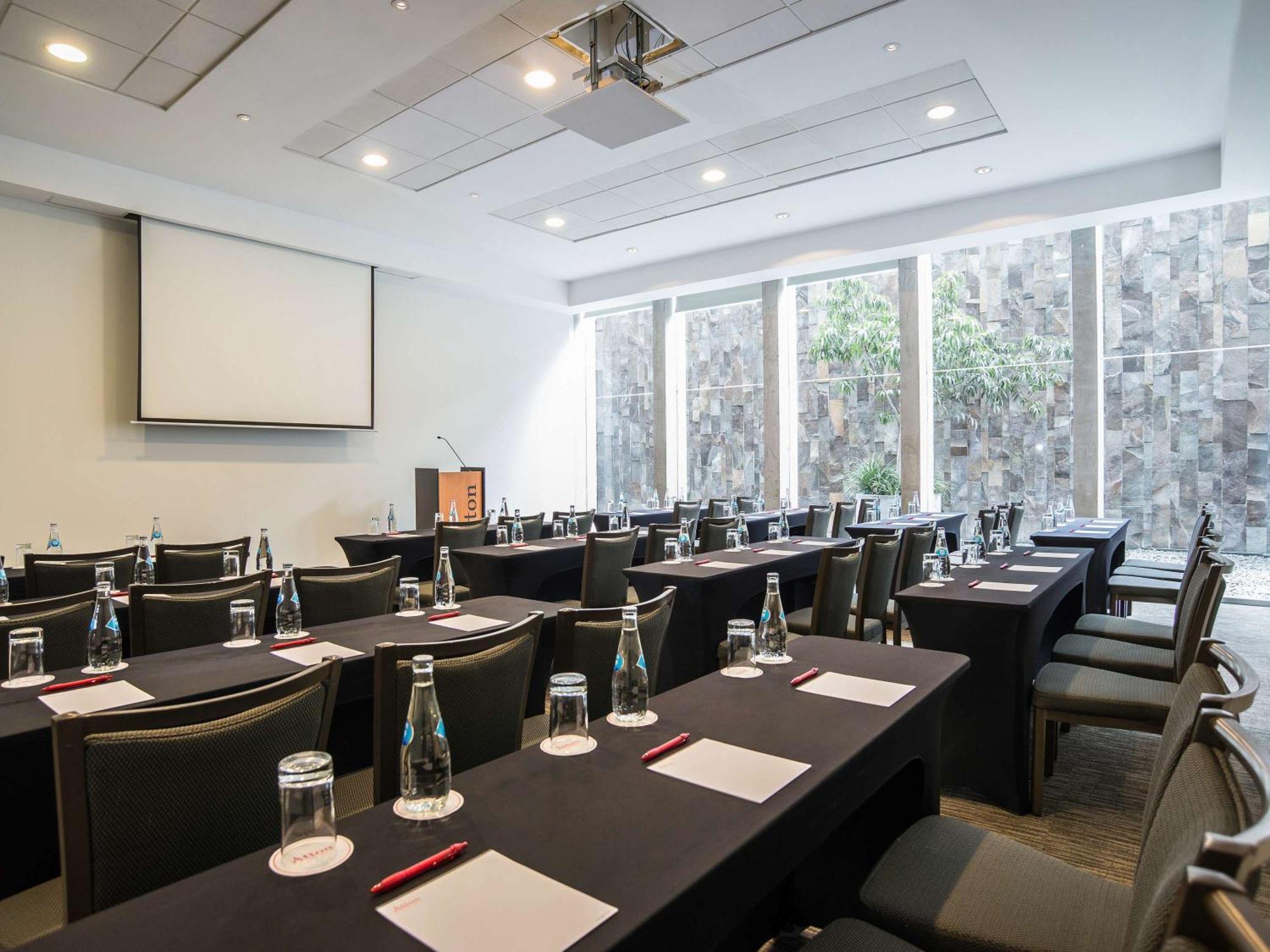 Pullman San Isidro 5* Lima
